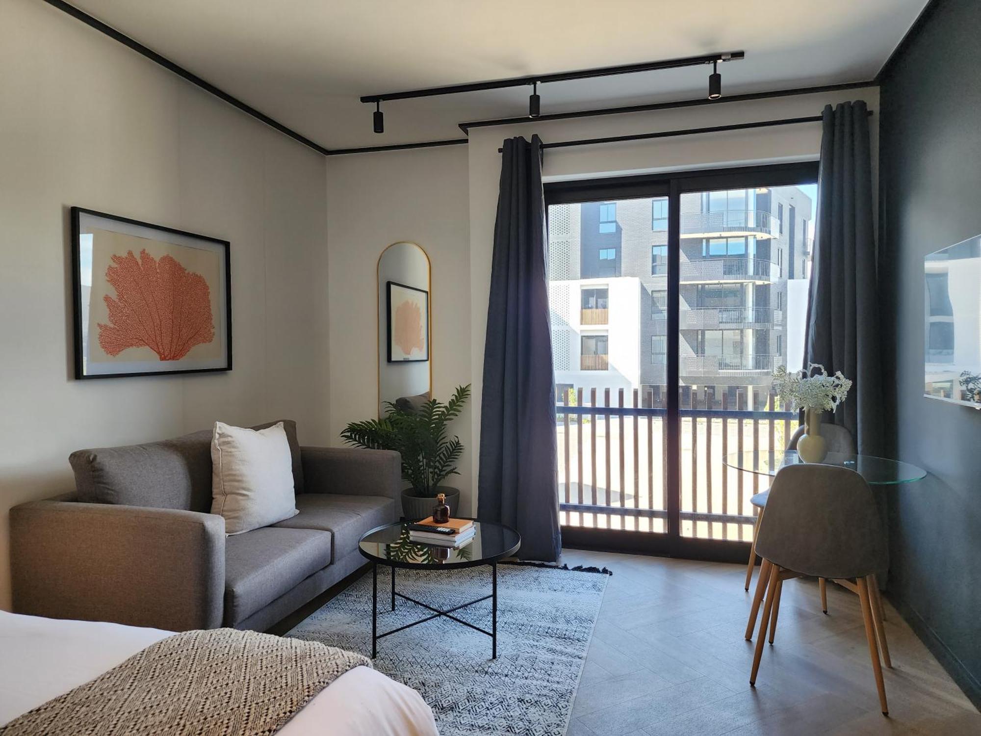 Nine Palms Luxury Apartment *