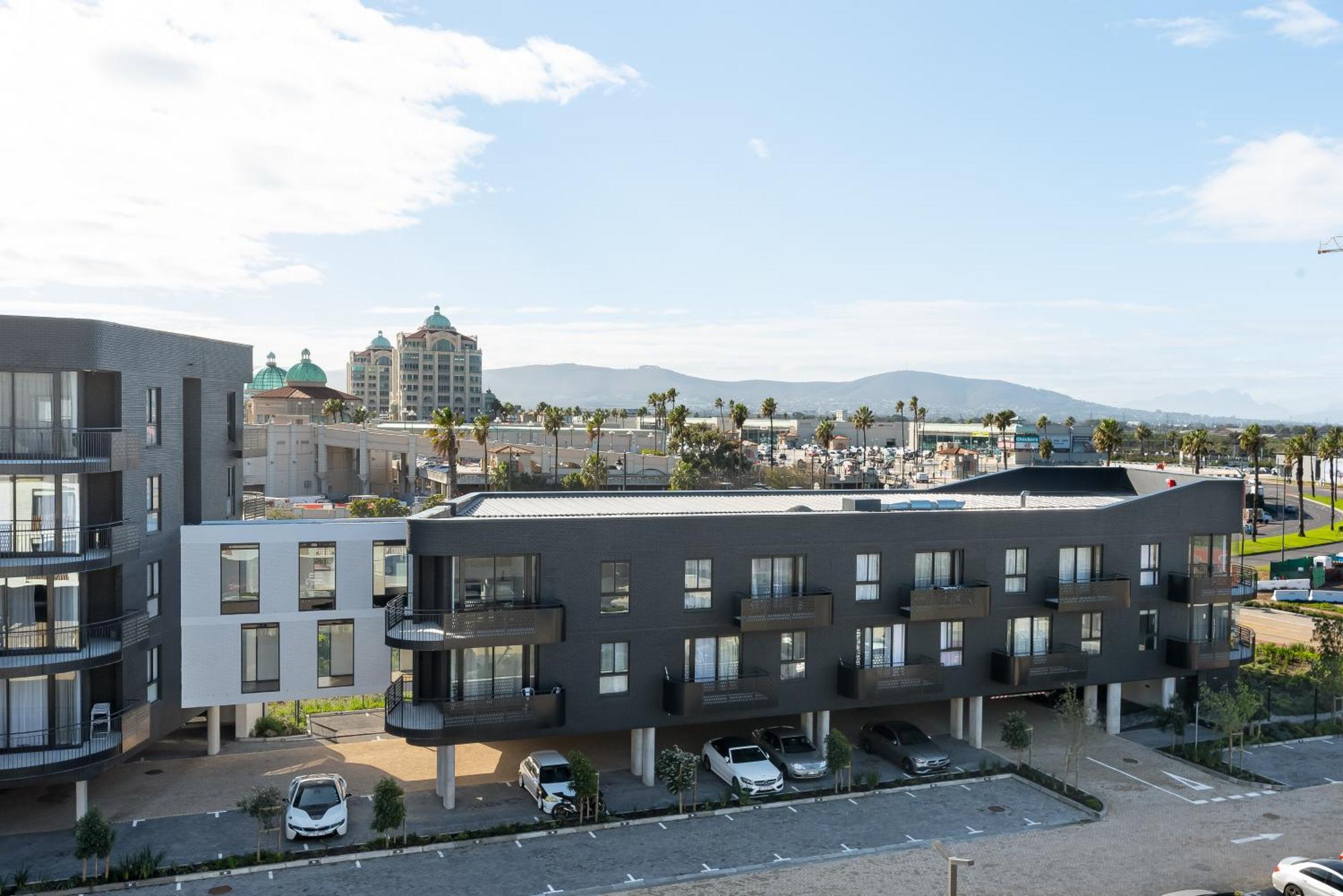 Nine Palms Luxury Apartment *